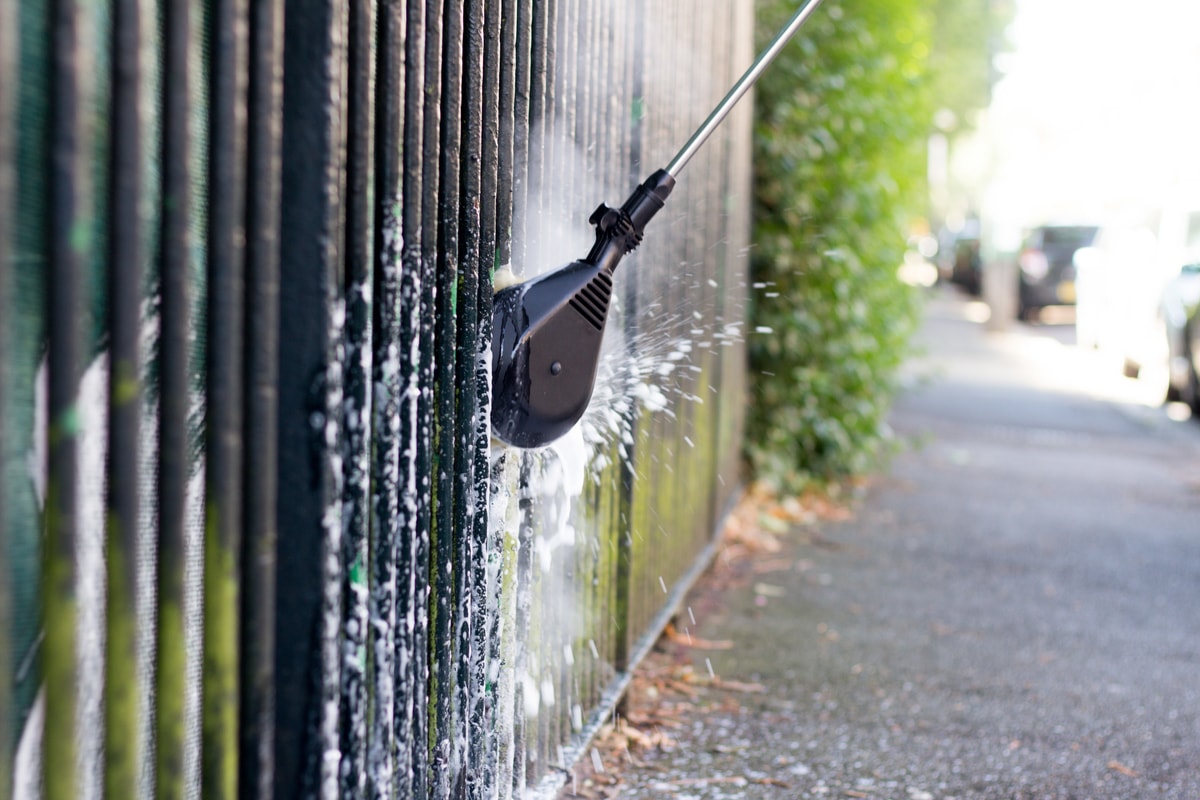 Street furniture cleaning - moss and algae - press - Foamstream Weedingtech