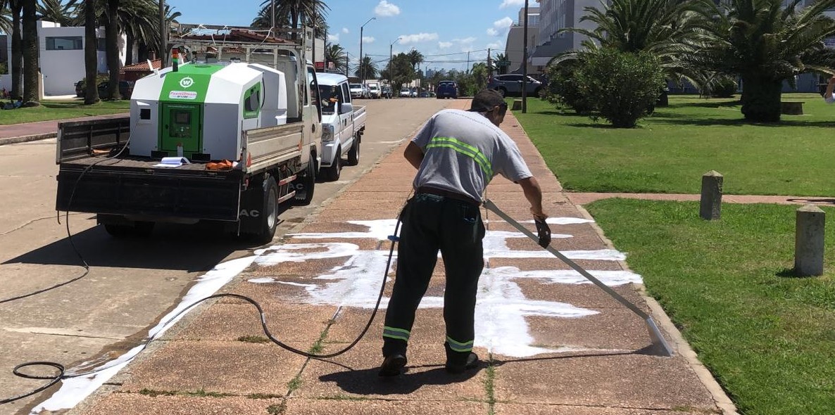 Weedingtech - Foamstream machinery used for commercial weed control