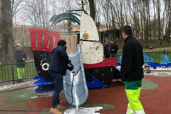 is-weed-killer-safe-to-use-on-playgrounds